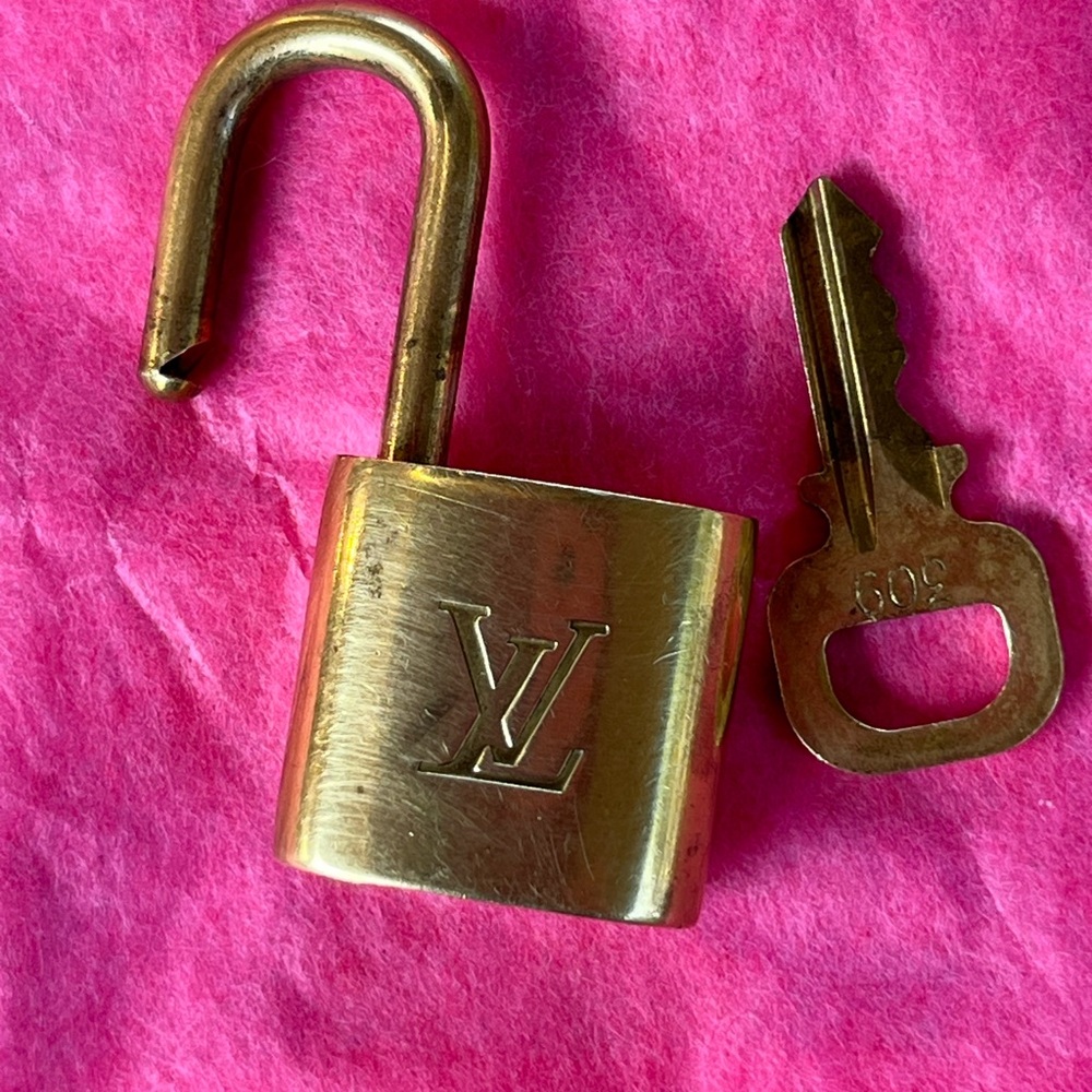 LOUIS VUITTON #309 LOCK AND KEY - Picture 4 of 5
